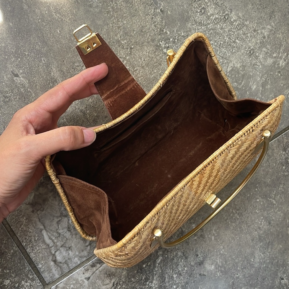 Vintage Tan Whicker Woven Handbag with Leather Enclosure and Brass Handles - Picture 5 of 8